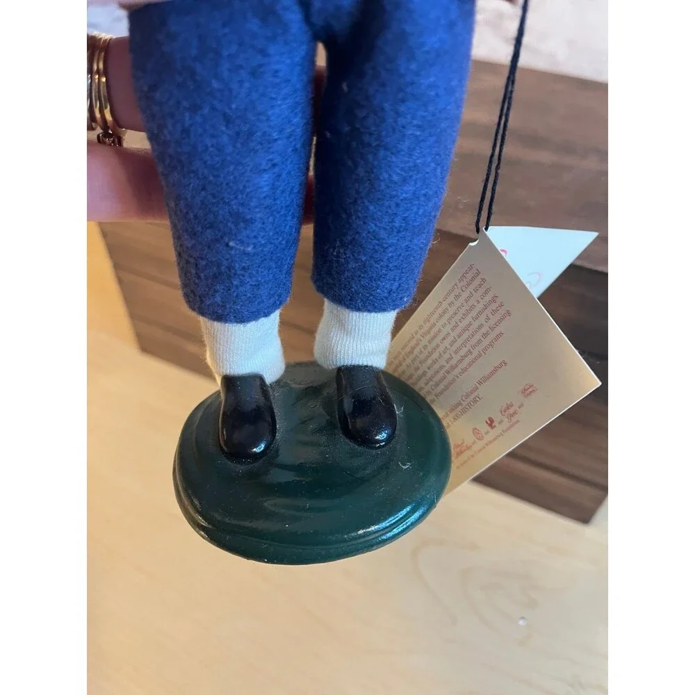 Byers Choice The Carolers 2001 Boy with Slingshot Williamsburg Christmas SIGNED